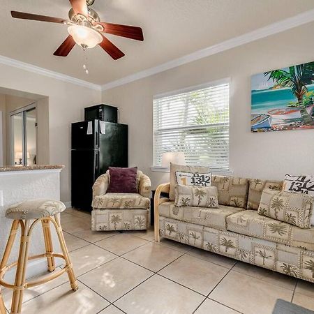 Steps To The Beach And Restaurants! - Coconut Villa'S Suite 1 St. Pete Beach Esterno foto