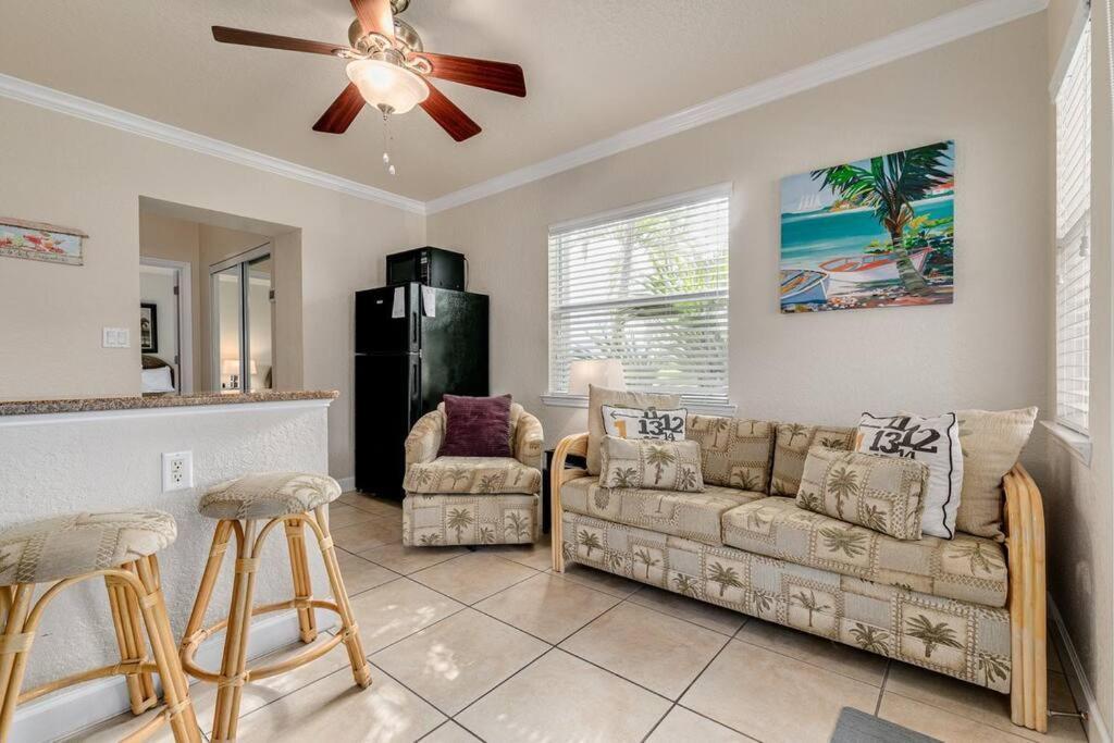 Steps To The Beach And Restaurants! - Coconut Villa'S Suite 1 St. Pete Beach Esterno foto