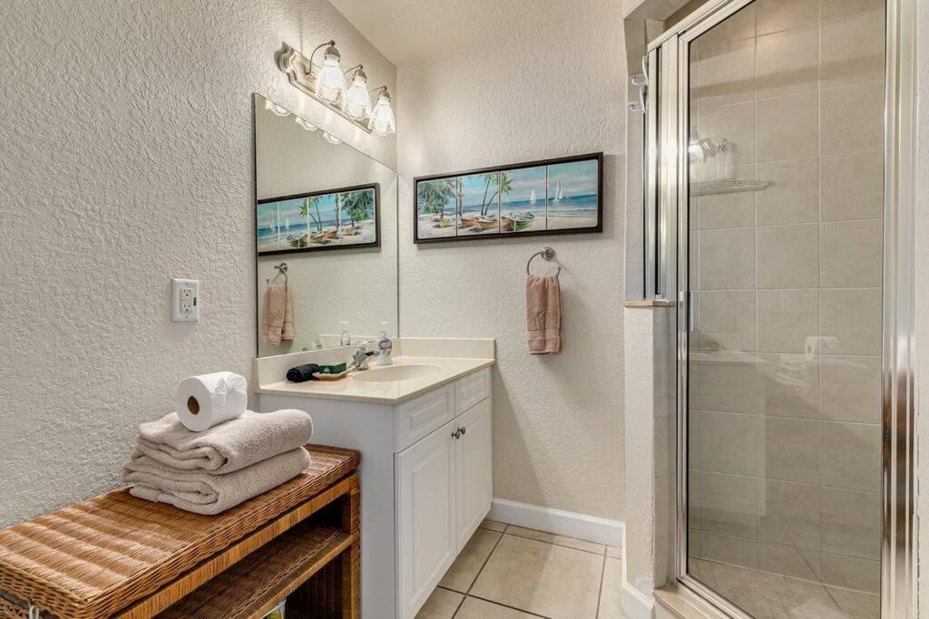Steps To The Beach And Restaurants! - Coconut Villa'S Suite 1 St. Pete Beach Esterno foto